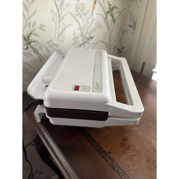 Vintage Oster Gold N' Crispy Belgian Waffle Maker 398E TESTED/ WORKING - Picture 3 of 8